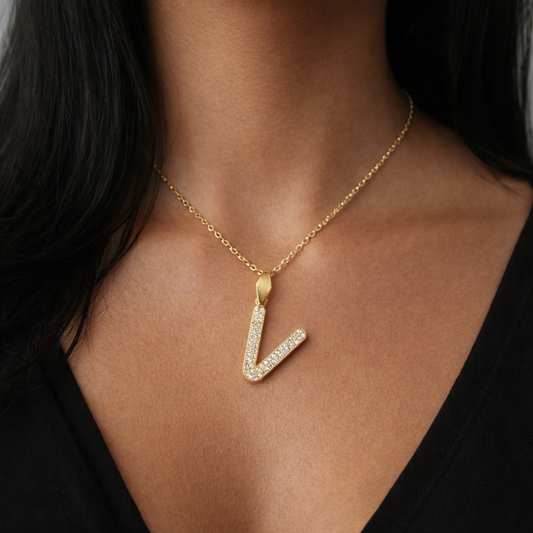 Charm-Zirkonia Buchstabe V Elif Jewelry