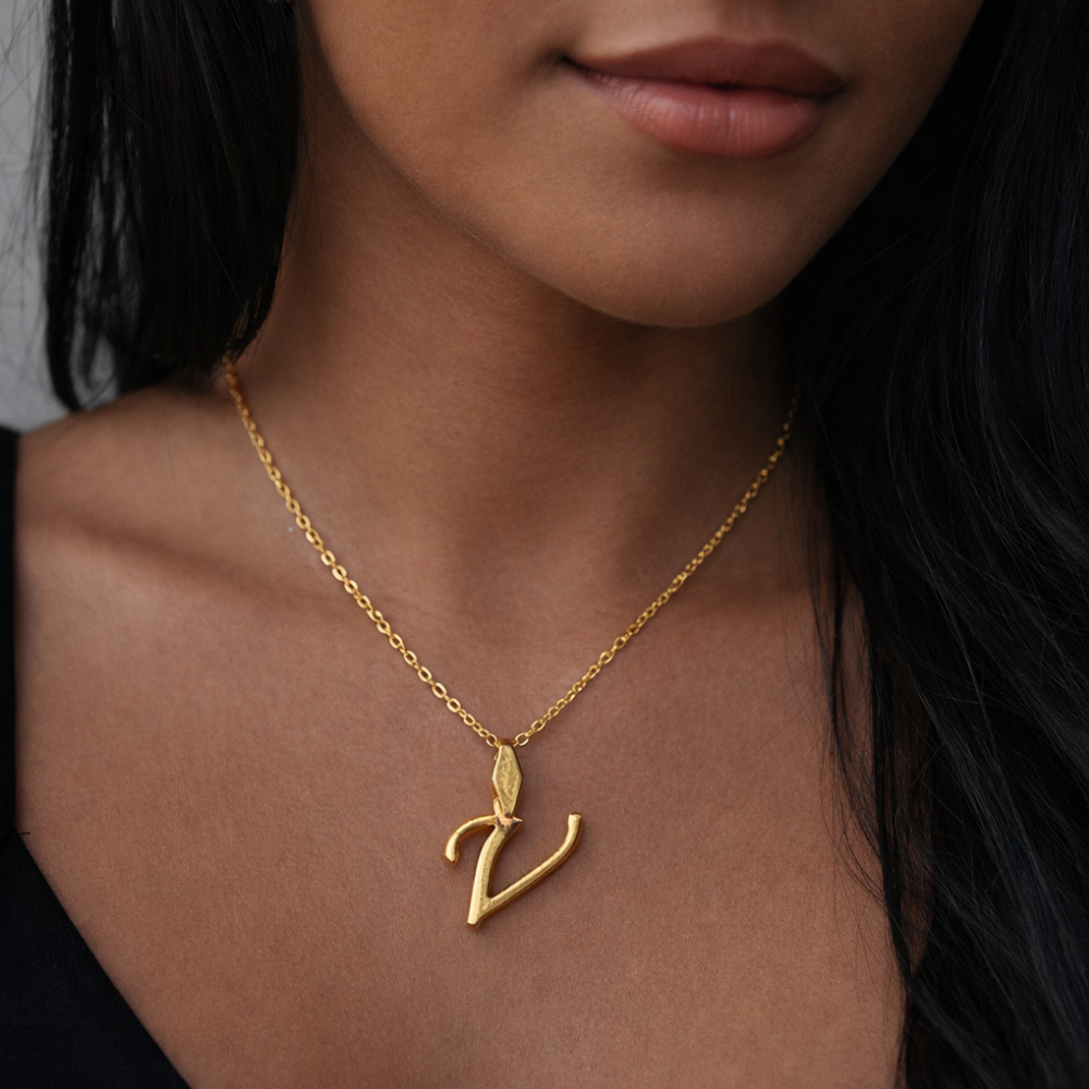 Charm Buchstabe V Elif Jewelry