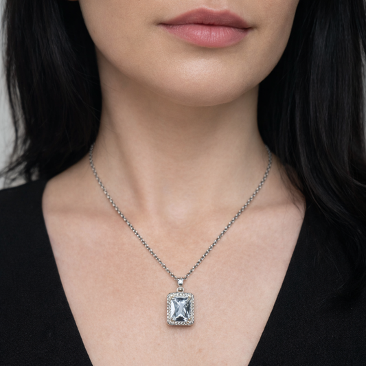 Elegante Halskette mit Zirkonia Farbe Silber Elif Jewelry